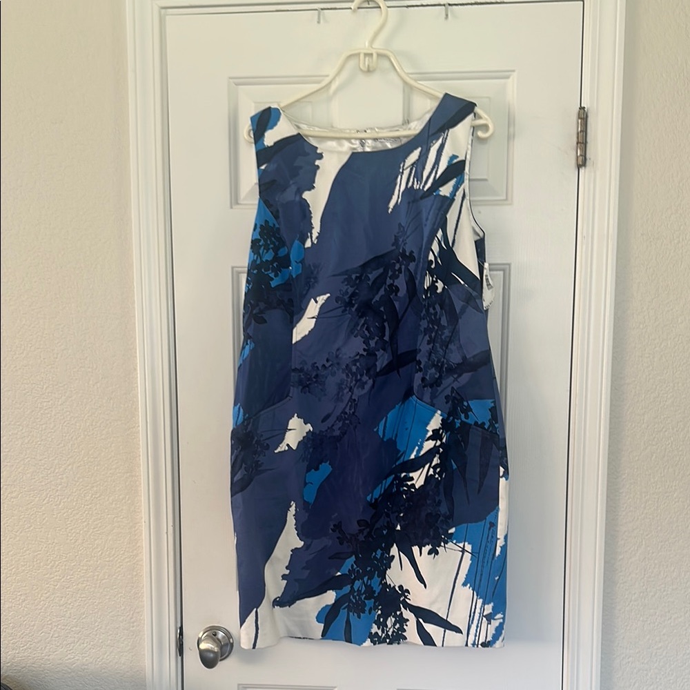 T Tahari Abstract Blue and White Mini Dress